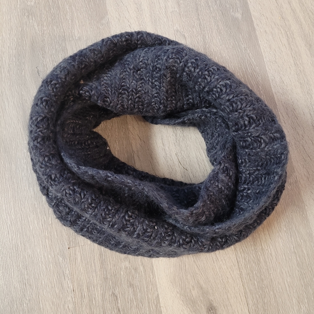 *4for20🤩* H&M infinity knitted scarf